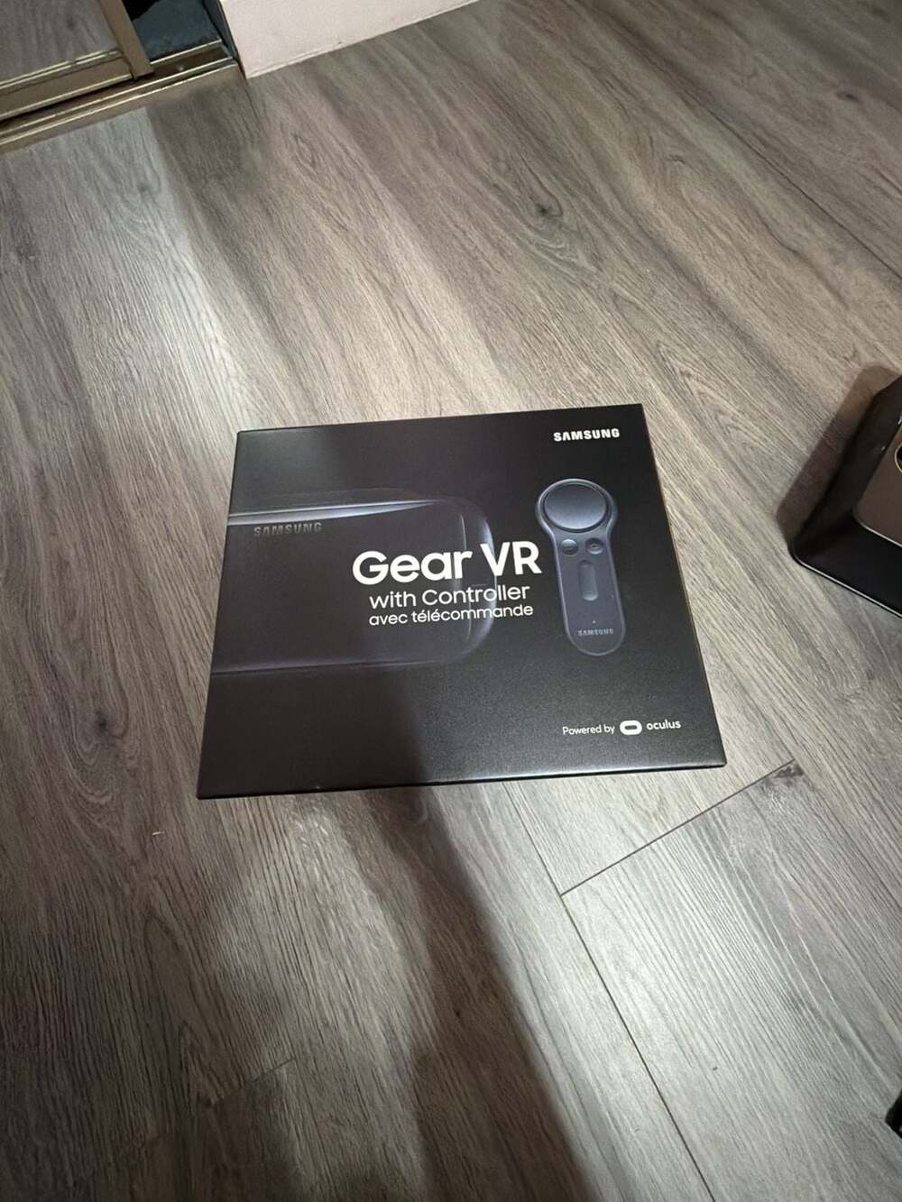 Samsung Gear VR with Controller Powered by Oculus Immersive 360° Experience
